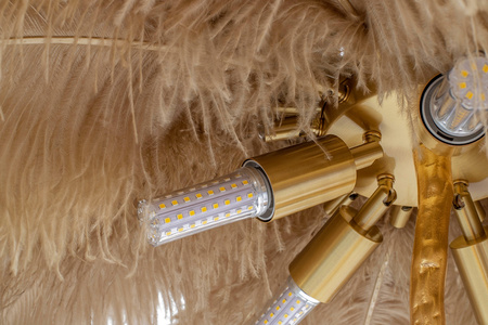 MOOSEE lampa podłogowa TIFFANY 175        beżowa mosiądz / naturalne pióra