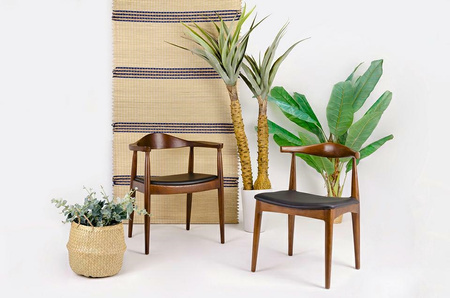 Krzesło ELBOW ciemnobrązowe - drewno jesion, ekoskóra czarna