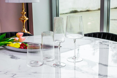 KARE komplet 4 szklanek RIFFLE 440ml      transparentny